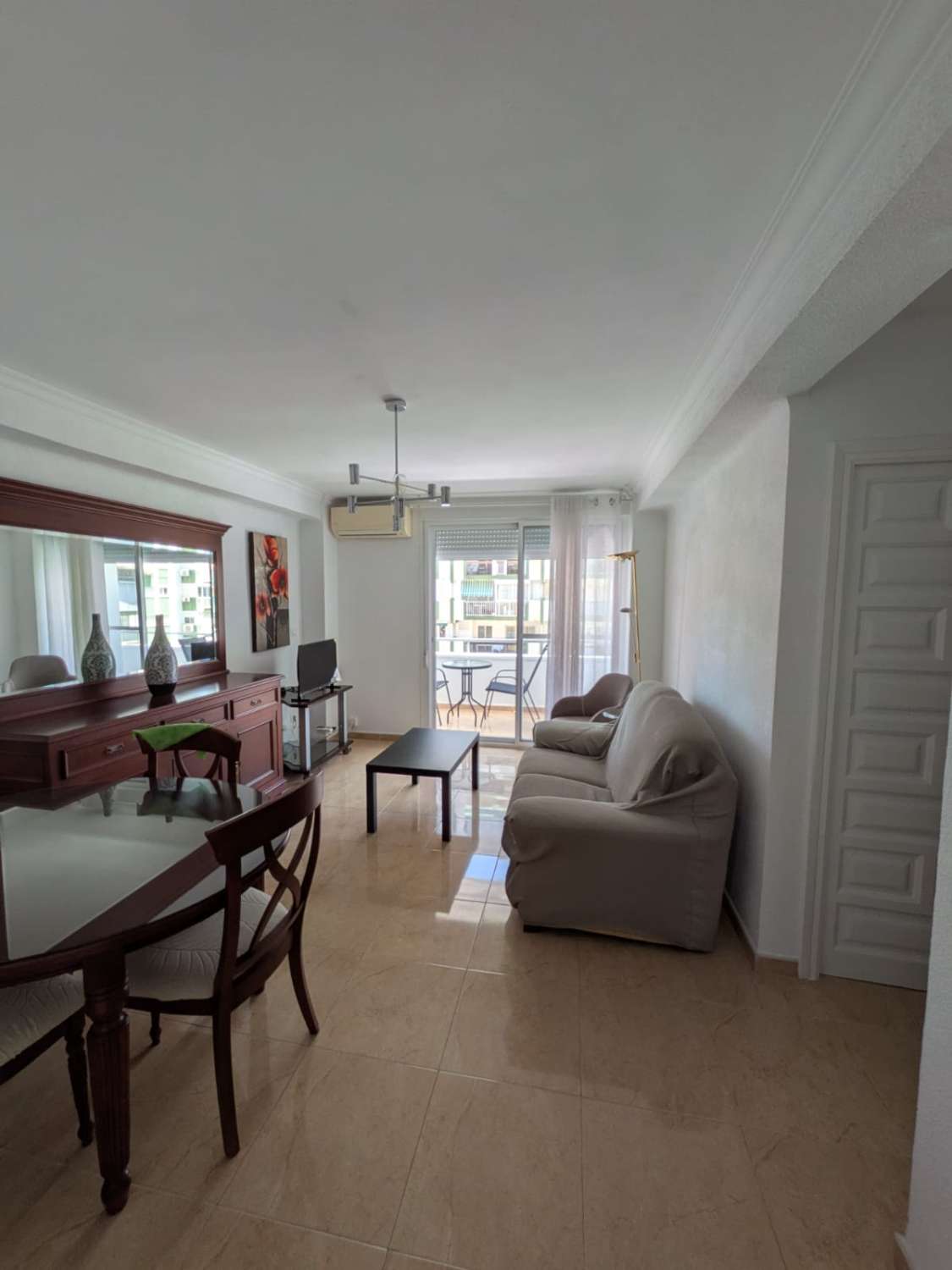 MAGNIFIQUE APPARTEMENT À LA TORE TORE. ENSOLEILLÉ