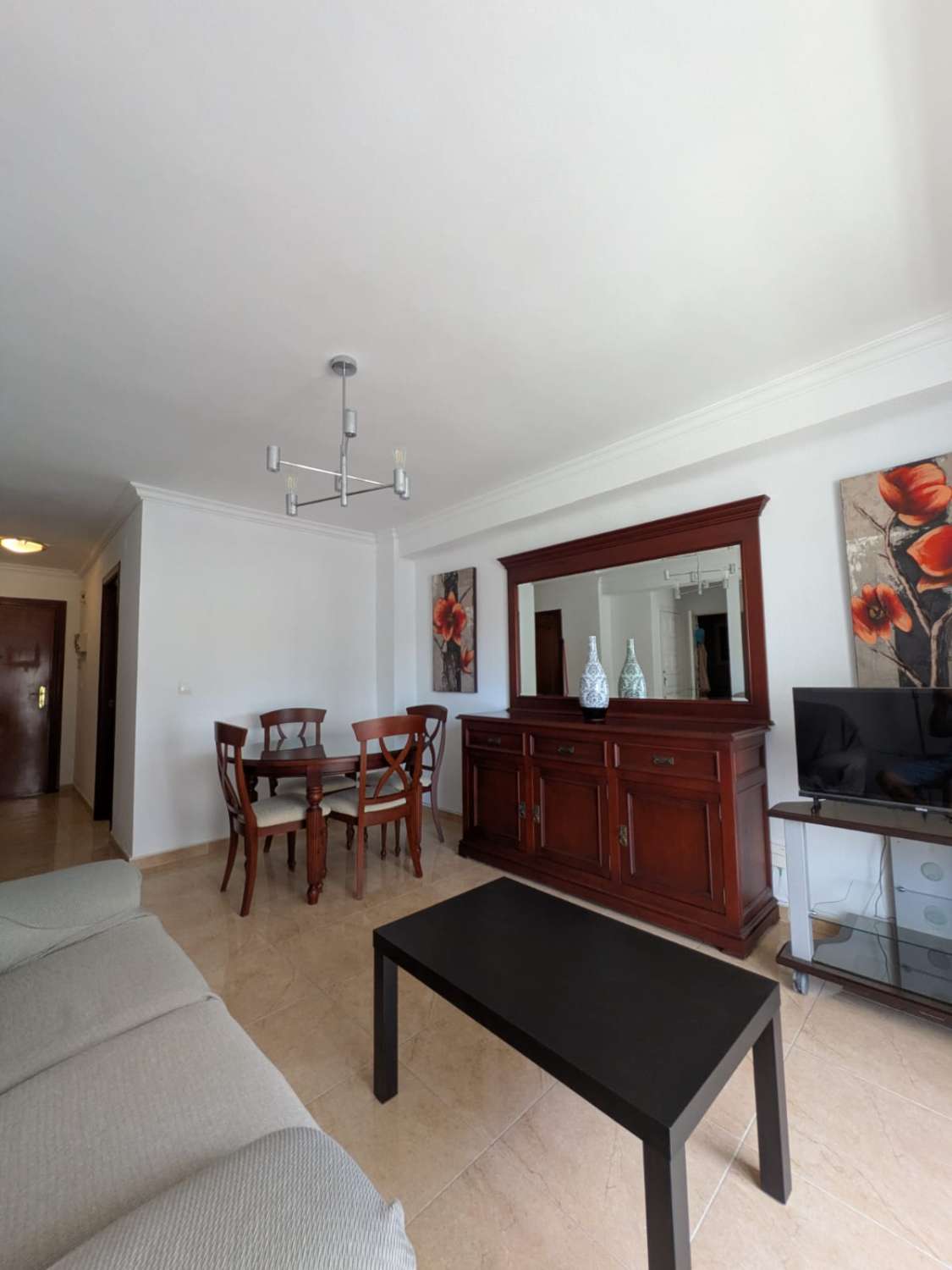 MAGNIFIQUE APPARTEMENT À LA TORE TORE. ENSOLEILLÉ