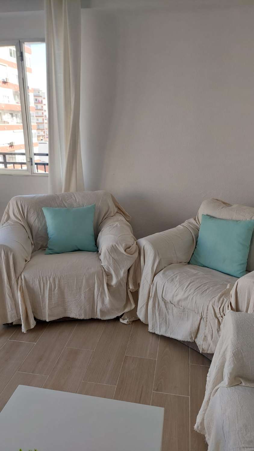 PISO DE CORTA TEMPORADA .PRECIO 950 E/MES