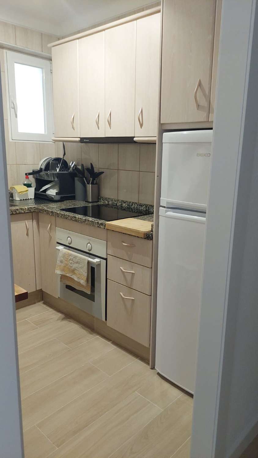 PISO DE CORTA TEMPORADA .PRECIO 950 E/MES