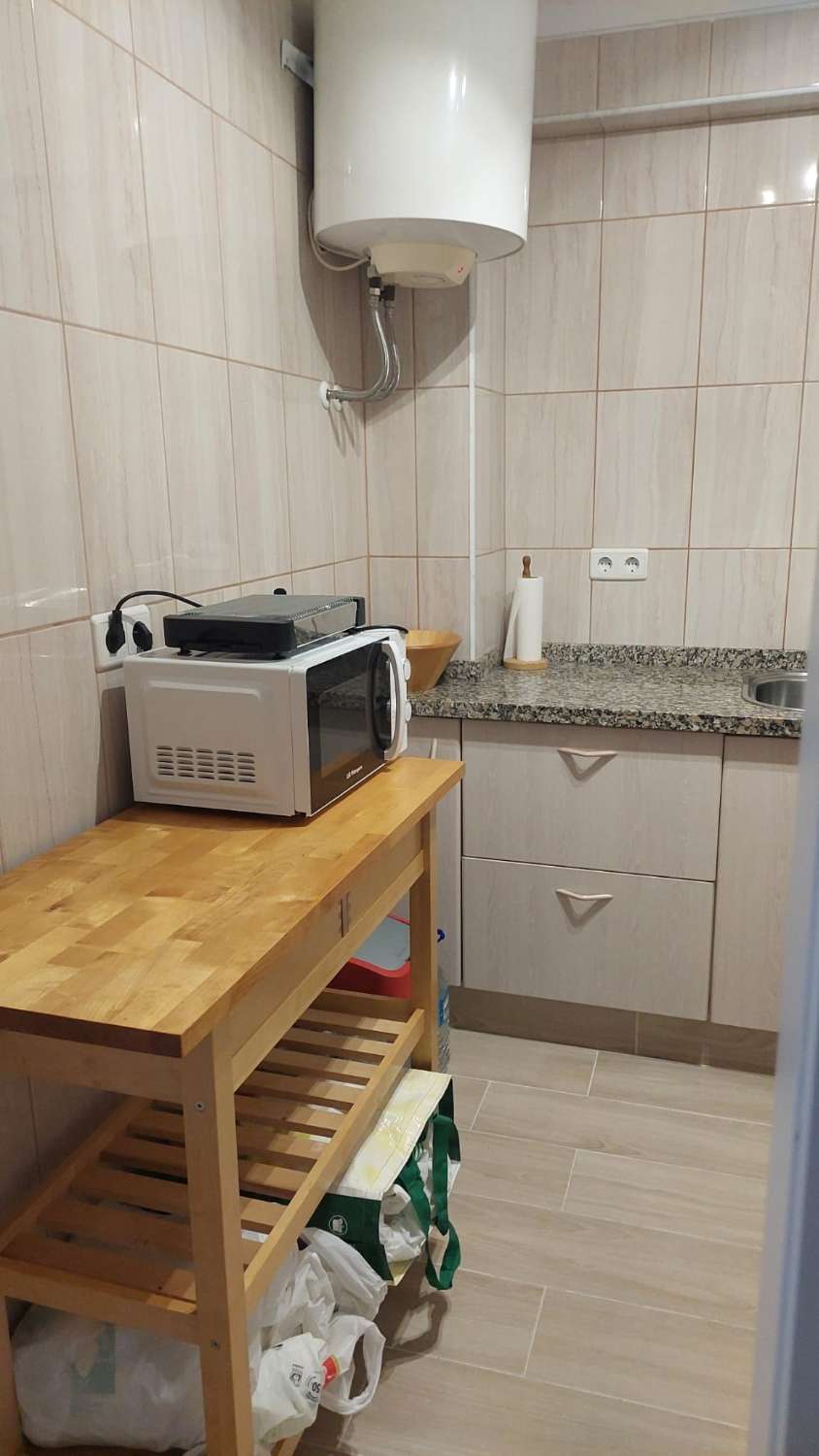PISO DE CORTA TEMPORADA .PRECIO 950 E/MES