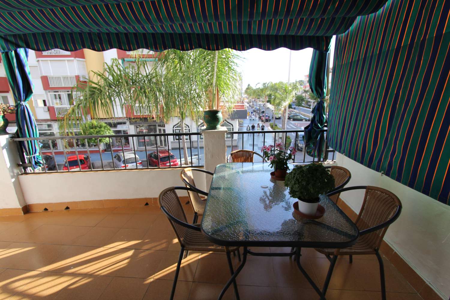 PISO CENTRICO SOLEADO Y TERRAZA DE 15 M2.