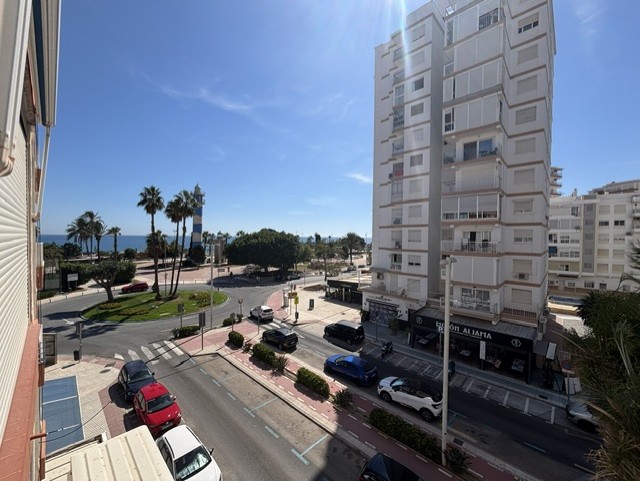 APARTAMENTO CON VISTAS AL MAR. SOLEADO.