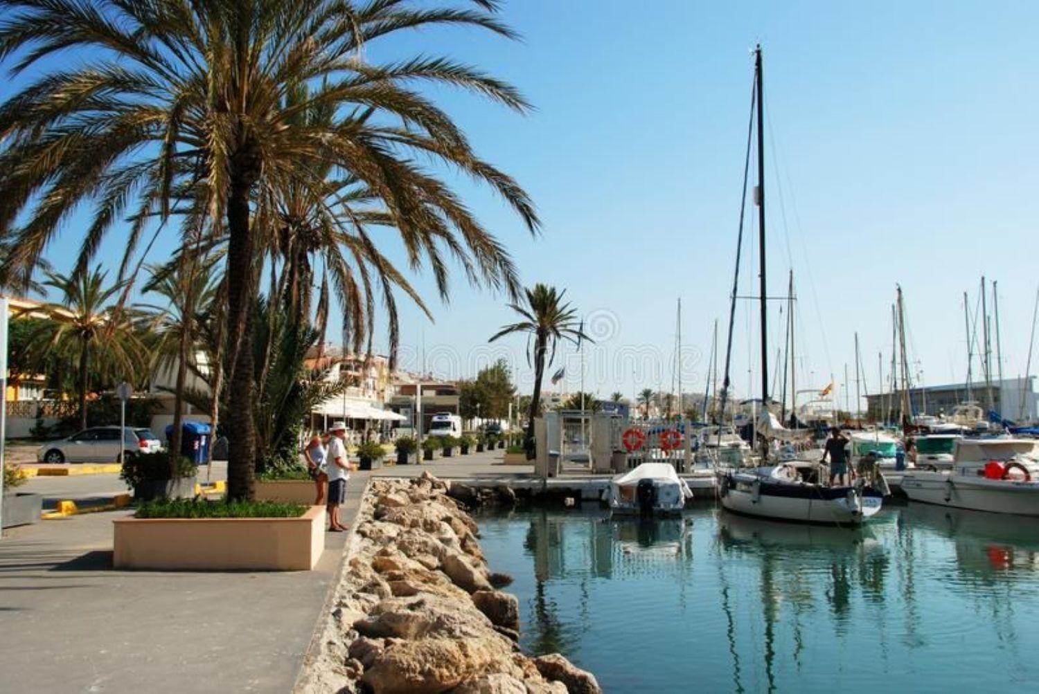 Piso en venta en Caleta de Vélez
