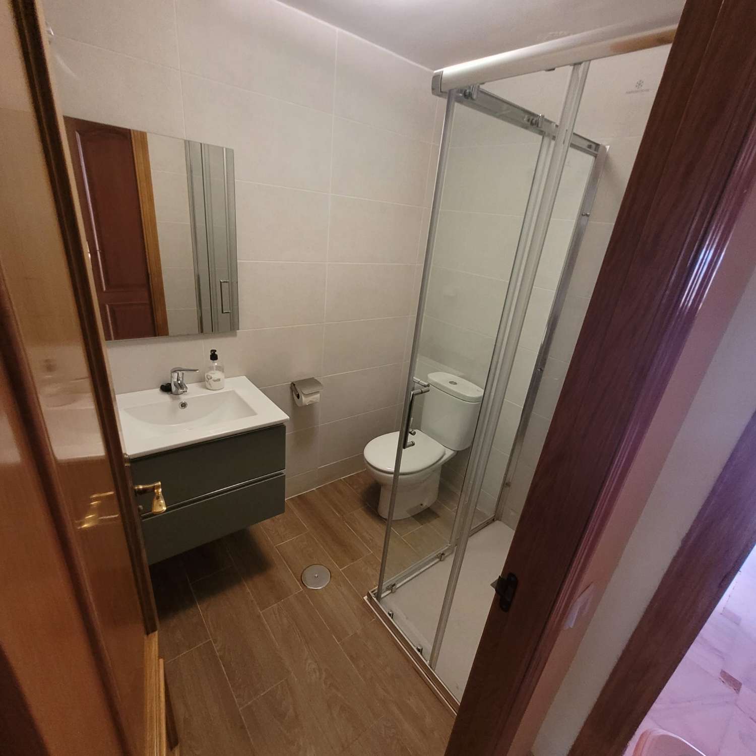 CHALET  DE  CORTA TEMPORADA. 750 € /MES