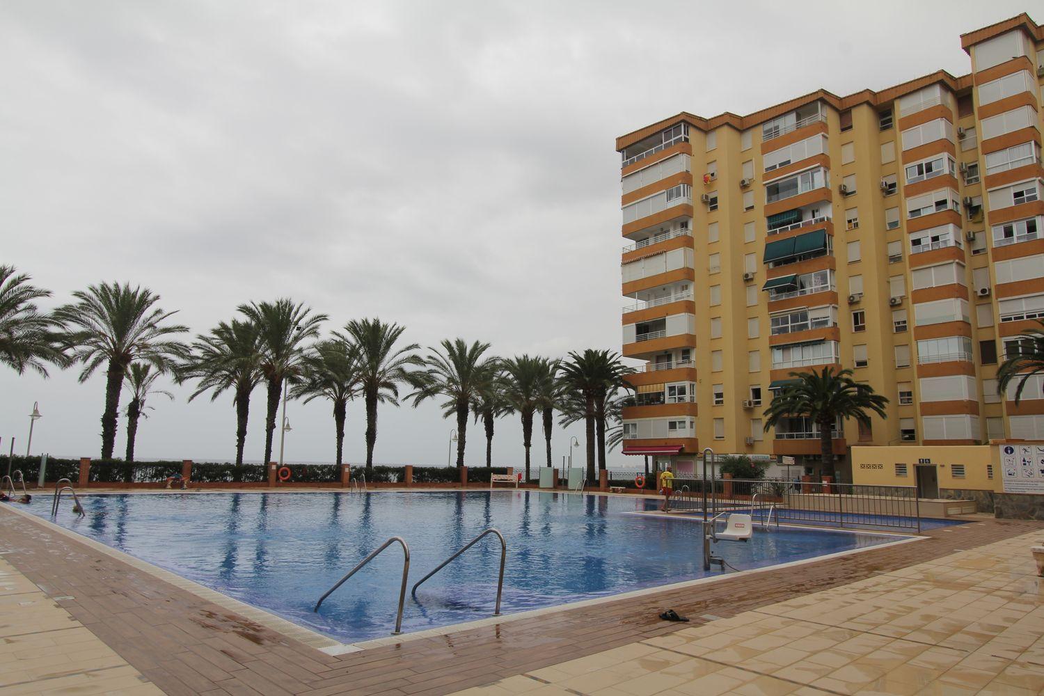 ESTUDIO DE  CORTA TEMPORADA. 450 € /MES
