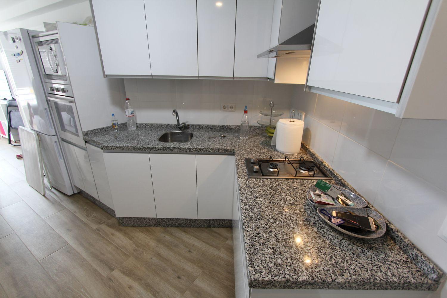 ESTUDIO DE  CORTA TEMPORADA. 450 € /MES