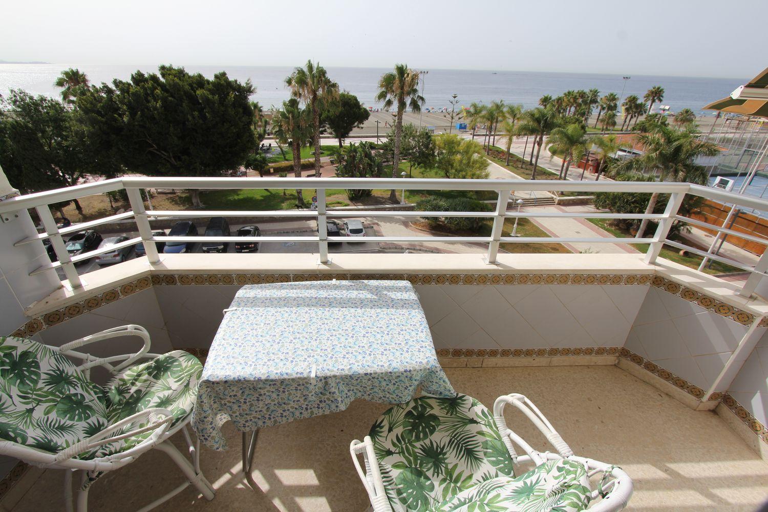 PISO 1ªLINEA  DE PLAYA DE OCTUBRE A MAYO . PRECIO: 650 € / MES