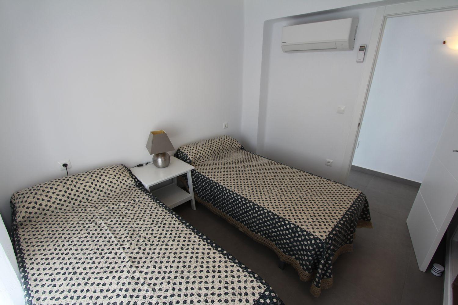 1st LINE BEACH SHORT TERM APARTMENT. €700/MONTH
