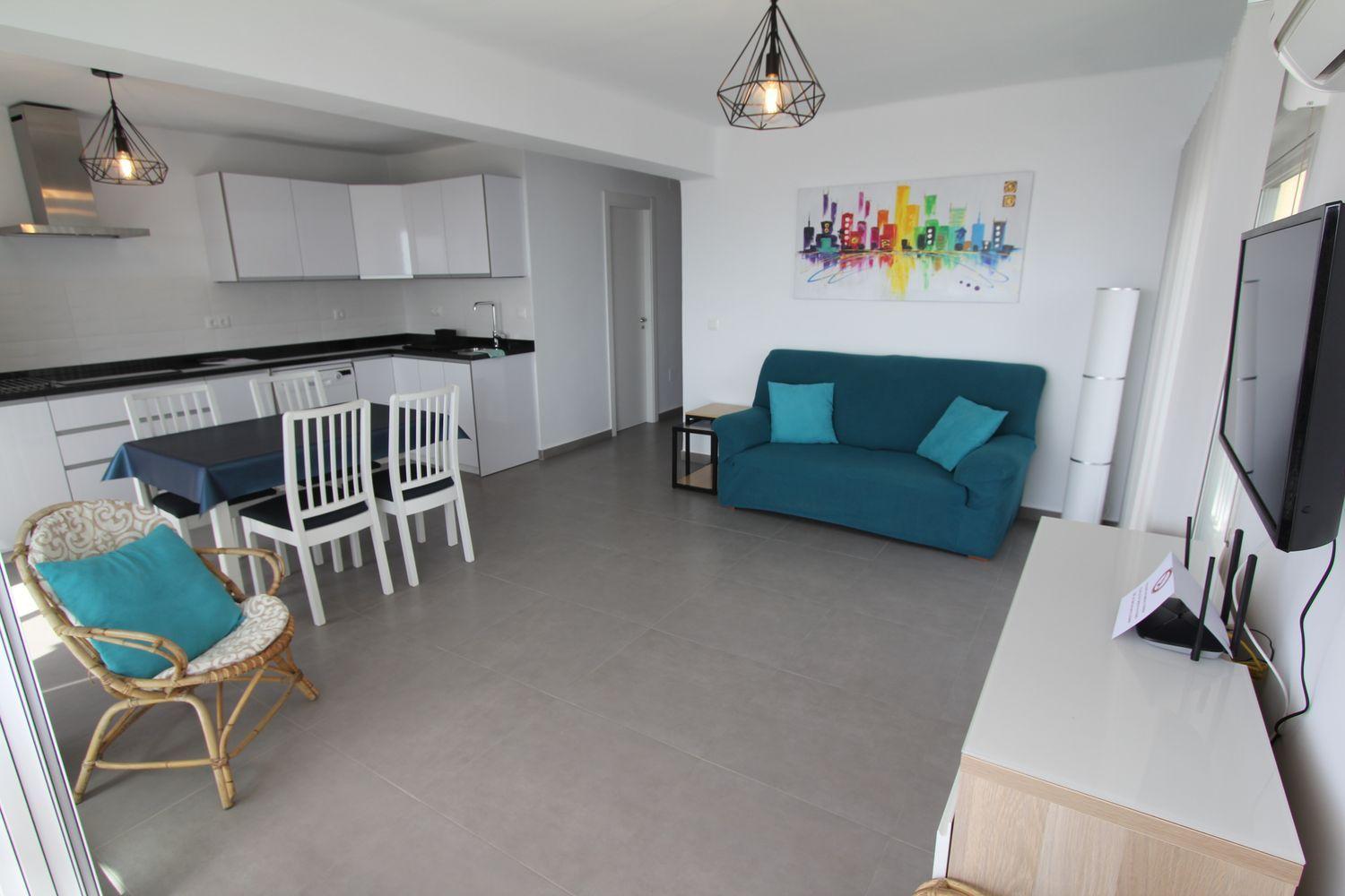 1st LINE BEACH SHORT TERM APARTMENT. €700/MONTH