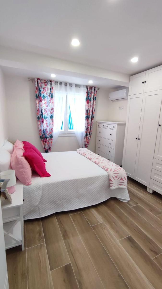 PISO DE  CORTA TEMPORADA. 935 € /MES