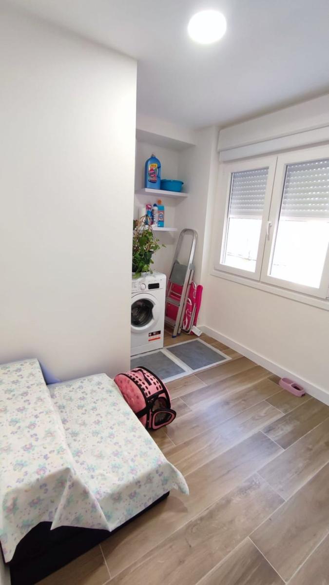 PISO DE  CORTA TEMPORADA. 935 € /MES
