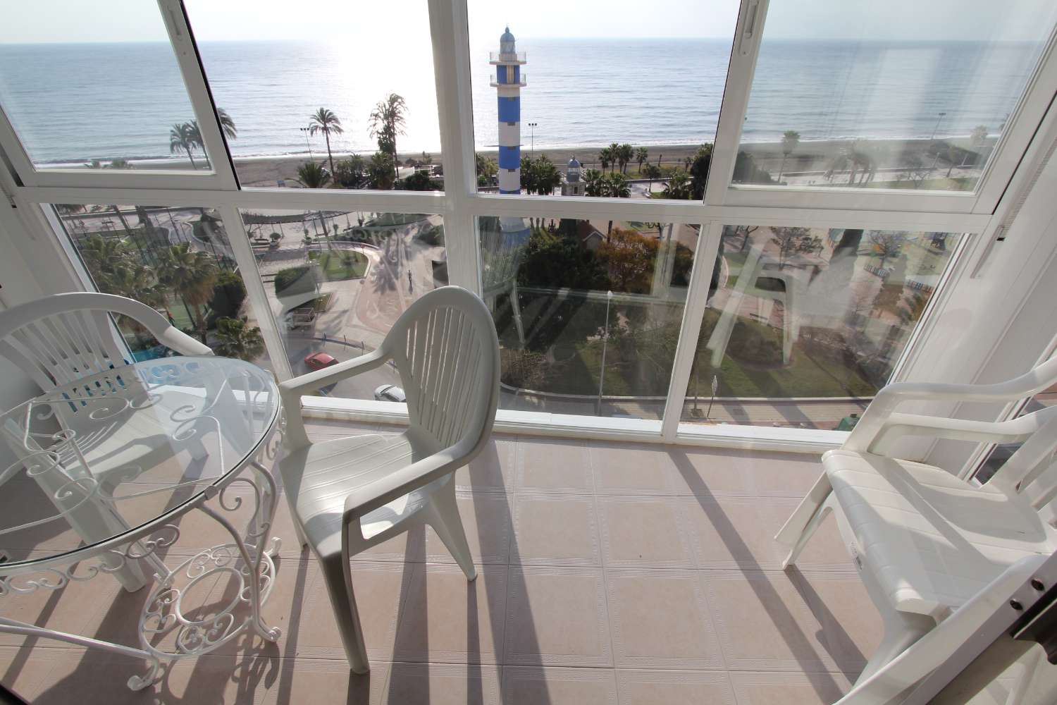 FRONTAL AL MAR  PISO  DE  CORTA TEMPORADA. 825 € /MES
