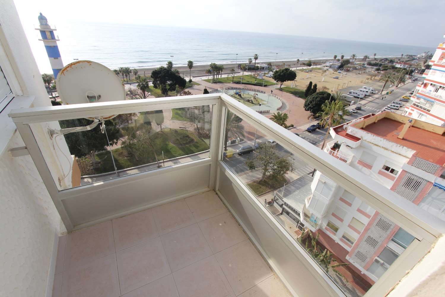 FRONTAL AL MAR PISO  DE  CORTA TEMPORADA. 825 € /MES