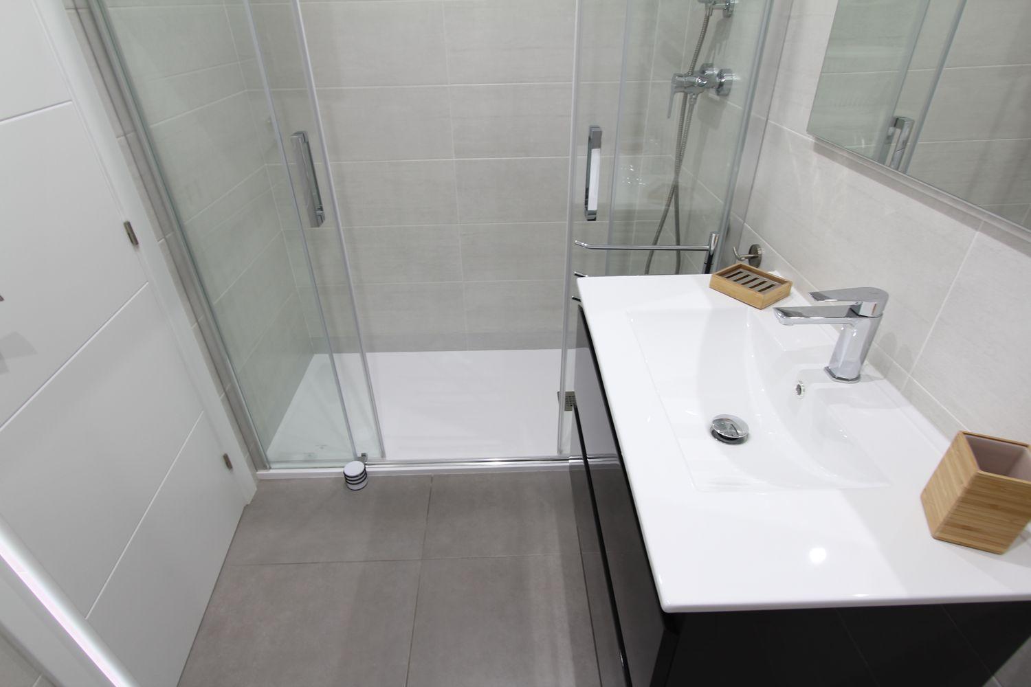 SHORT SEASON APARTMENT. €650 /MONTH
