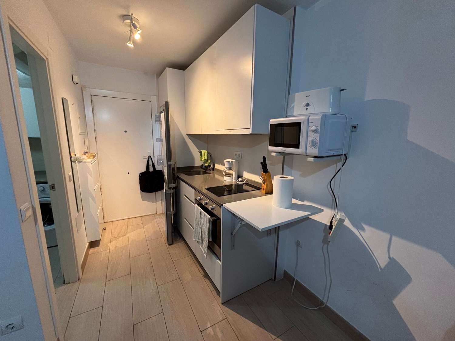 SAISONALES STUDIO AUF DER TORE TORE AVENUE. SONNIG.