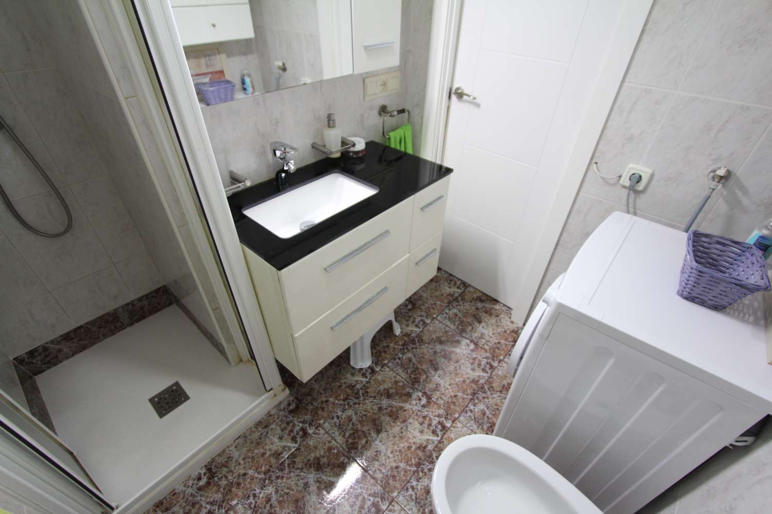 APPARTEMENT COURTE SAISON. 490 € /MOIS