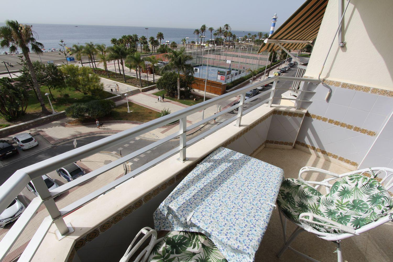 PISO 1ª  LINEA   DE PLAYA DE CORTA TEMPORADA . PRECIO: 650€ / MES