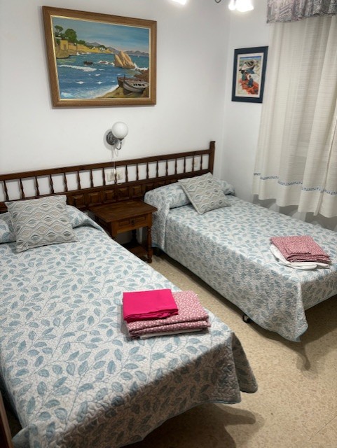PISO 1ª  LINEA   DE PLAYA DE CORTA TEMPORADA . PRECIO: 650€ / MES