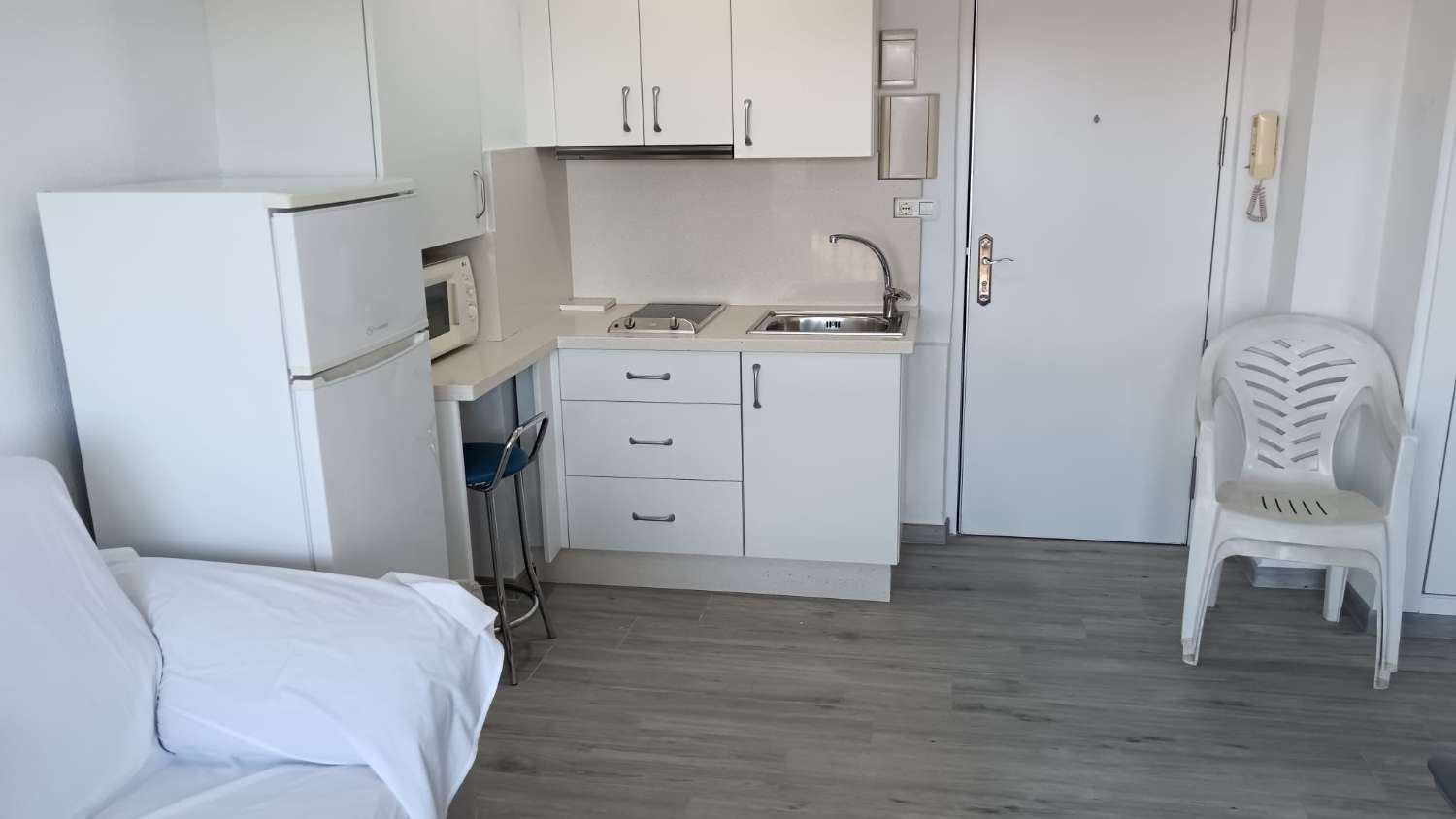 APARTAMENTO DE  CORTA TEMPORADA. 500 € /MES