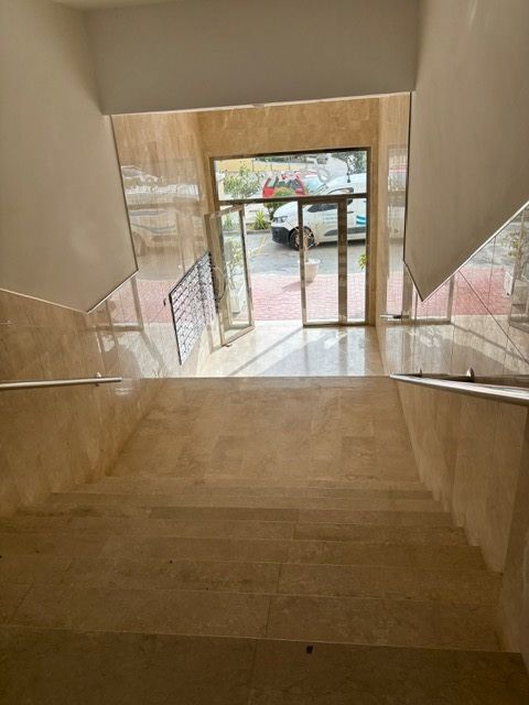 MAGNIFICENT APARTMENT RENOVATED FOR THE WINTER MONTHS. PRICE €750 / month
