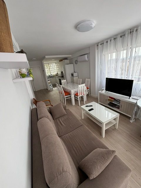 MAGNIFICENT APARTMENT RENOVATED FOR THE WINTER MONTHS. PRICE €750 / month