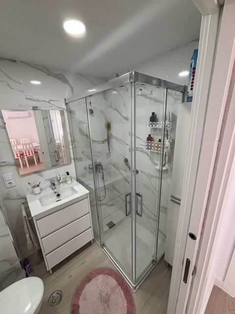 MAGNIFICENT APARTMENT RENOVATED FOR THE WINTER MONTHS. PRICE €750 / month