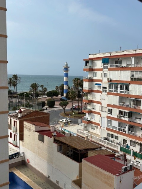 PISO DE CORTA TEMPORADA  DE OCTUBRE A MAYO INCLUIDO. PRECIO: 650 € / MES.