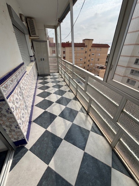 PISO DE CORTA TEMPORADA  DE OCTUBRE A MAYO INCLUIDO. PRECIO: 650 € / MES.