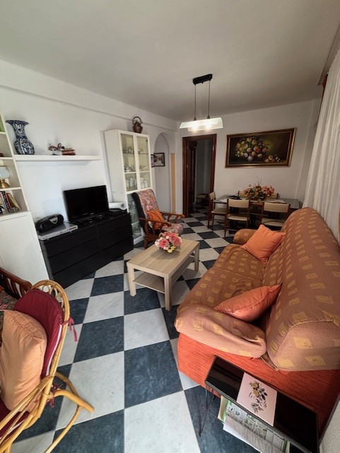 PISO DE CORTA TEMPORADA  DE OCTUBRE A MAYO INCLUIDO. PRECIO: 650 € / MES.