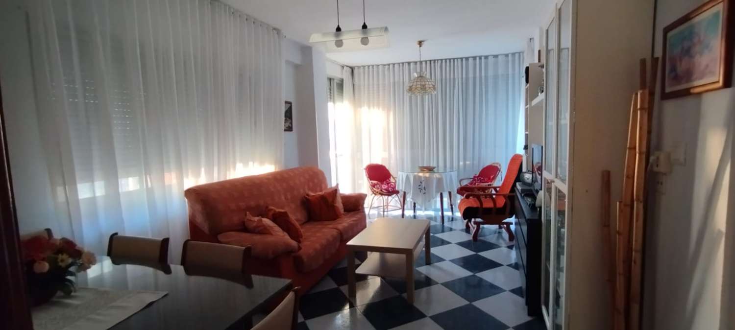 KURZZEITWOHNUNG VON OKTOBER BIS EINSCHLIESSLICH MAI. PREIS: 650 €/MONAT.