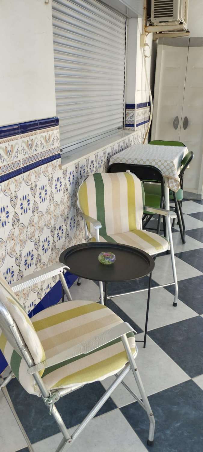 KURZZEITWOHNUNG VON OKTOBER BIS EINSCHLIESSLICH MAI. PREIS: 650 €/MONAT.