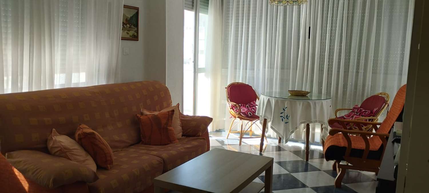 KURZZEITWOHNUNG VON OKTOBER BIS EINSCHLIESSLICH MAI. PREIS: 650 €/MONAT.