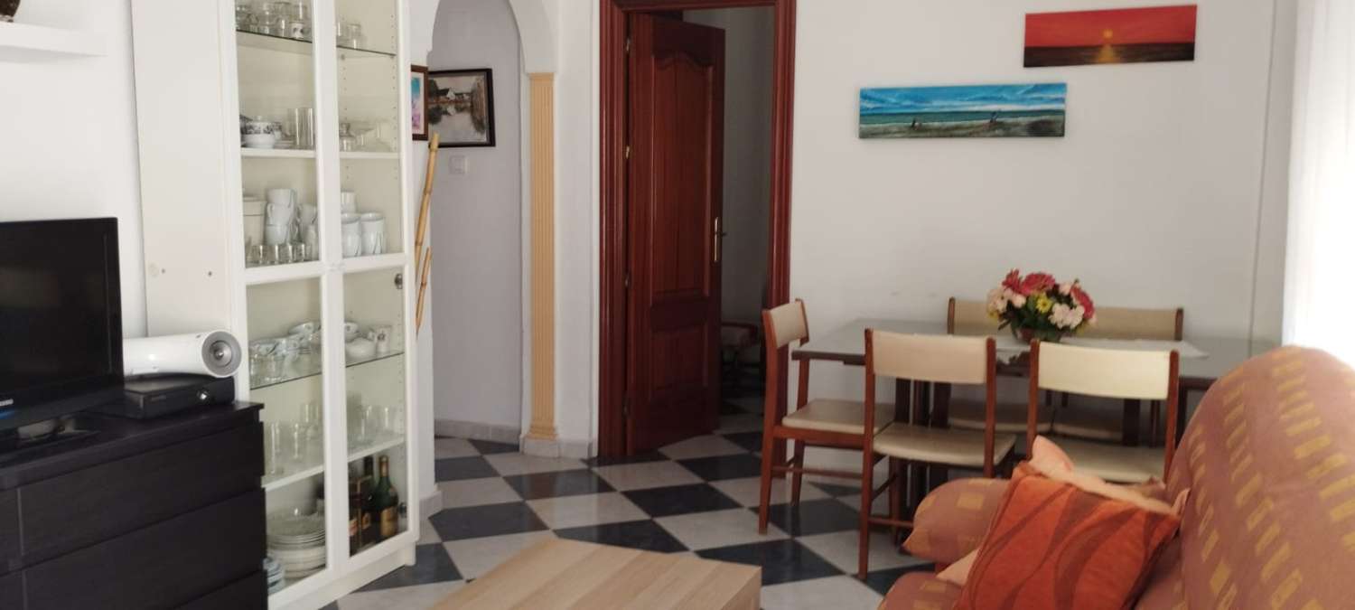 KURZZEITWOHNUNG VON OKTOBER BIS EINSCHLIESSLICH MAI. PREIS: 650 €/MONAT.