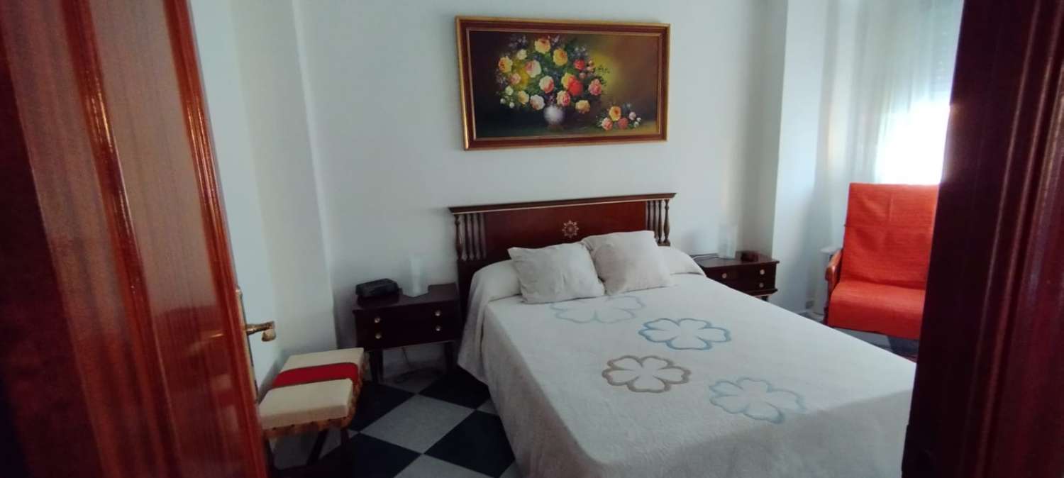 KURZZEITWOHNUNG VON OKTOBER BIS EINSCHLIESSLICH MAI. PREIS: 650 €/MONAT.