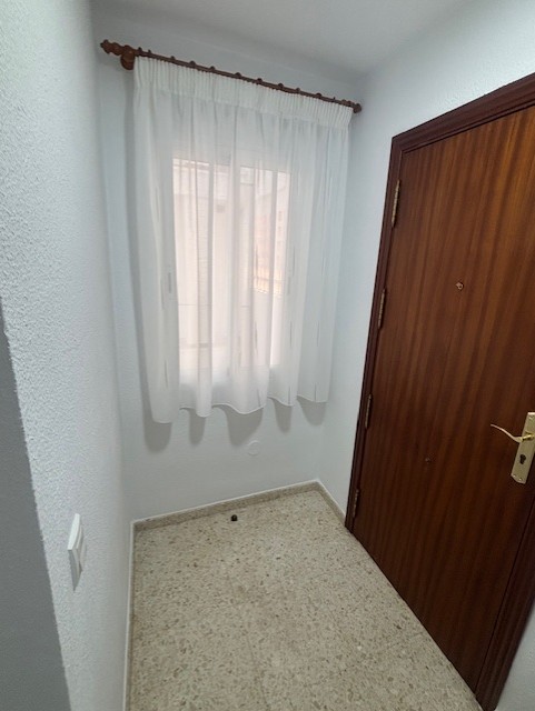 SHORT TERM APARTMENT FROM SEPT TO JUNE. PRICE: €650/MONTH