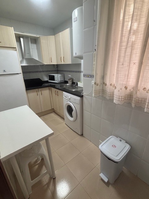 SHORT TERM APARTMENT FROM SEPT TO JUNE. PRICE: €650/MONTH