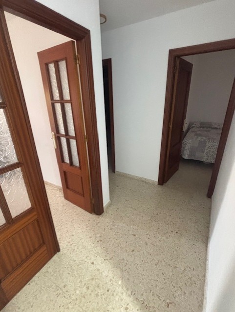 SHORT TERM APARTMENT FROM SEPT TO JUNE. PRICE: €650/MONTH