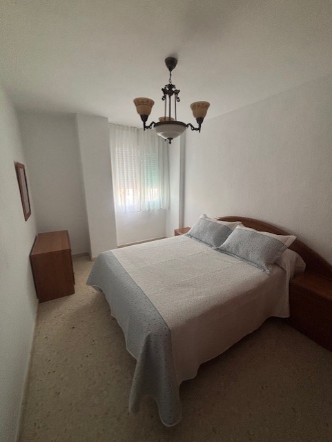 SHORT TERM APARTMENT FROM SEPT TO JUNE. PRICE: €650/MONTH
