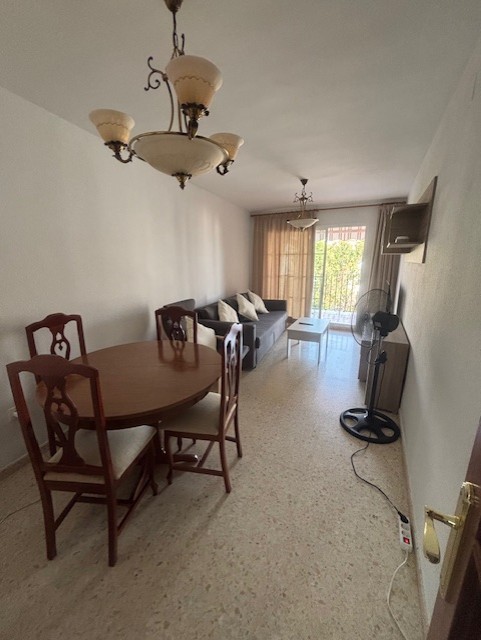 SHORT TERM APARTMENT FROM SEPT TO JUNE. PRICE: €650/MONTH