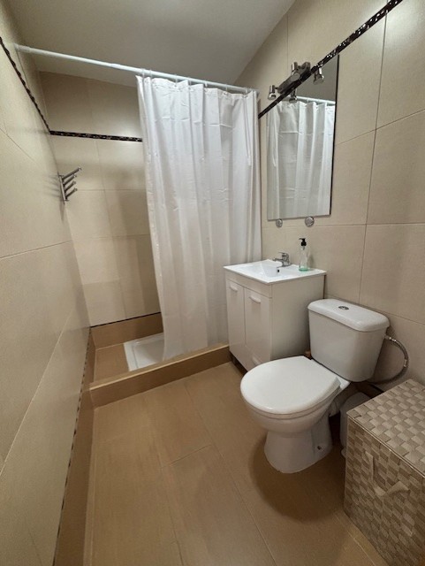 PISO RENOVADO DE CORTA TEMPORADA .PRECIO 600 € / MES