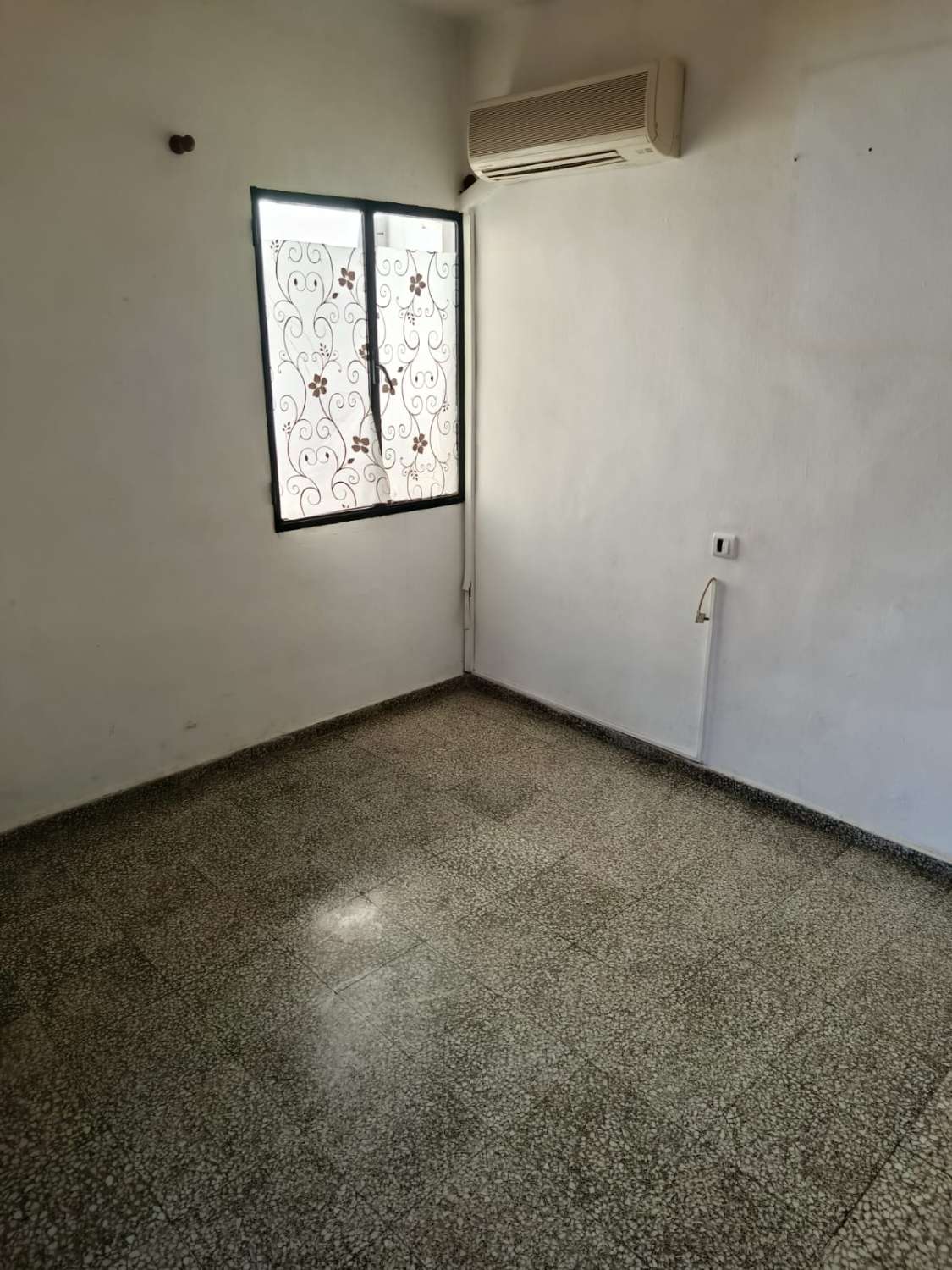 Zentral gelegene Wohnung in einer Fußgängerzone. Nur 150 Meter zum Strand.