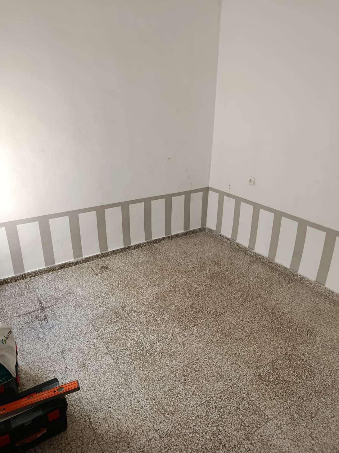 Zentral gelegene Wohnung in einer Fußgängerzone. Nur 150 Meter zum Strand.