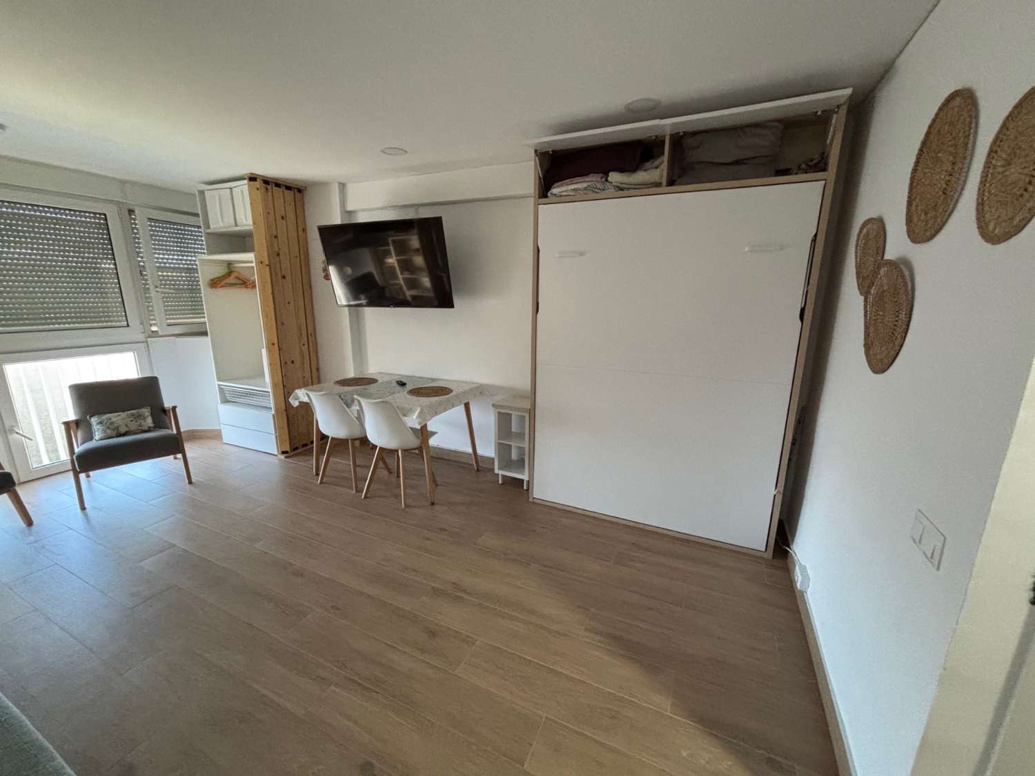 COQUETO ESTUDIO SOLEADO DISPONIBLE DESDE ENERO A MAYO INCLUIDO